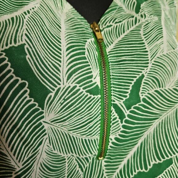 Lark & Ro Sleeveless Blouse - Picture 2 of 6